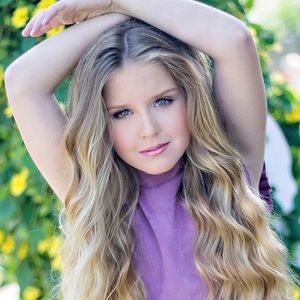 Live show w/Carlee girls come support a young host Comment below for a good date